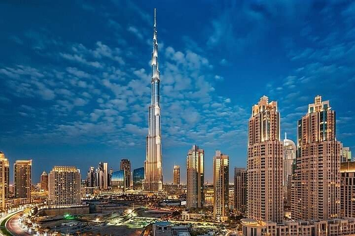 Stand atop the Burj Khalifa and drink in the panoramic views of Dubai’s skyline while savoring delectable international cuisine at The Cafe. A truly unforgettable Dubai experience awaits.